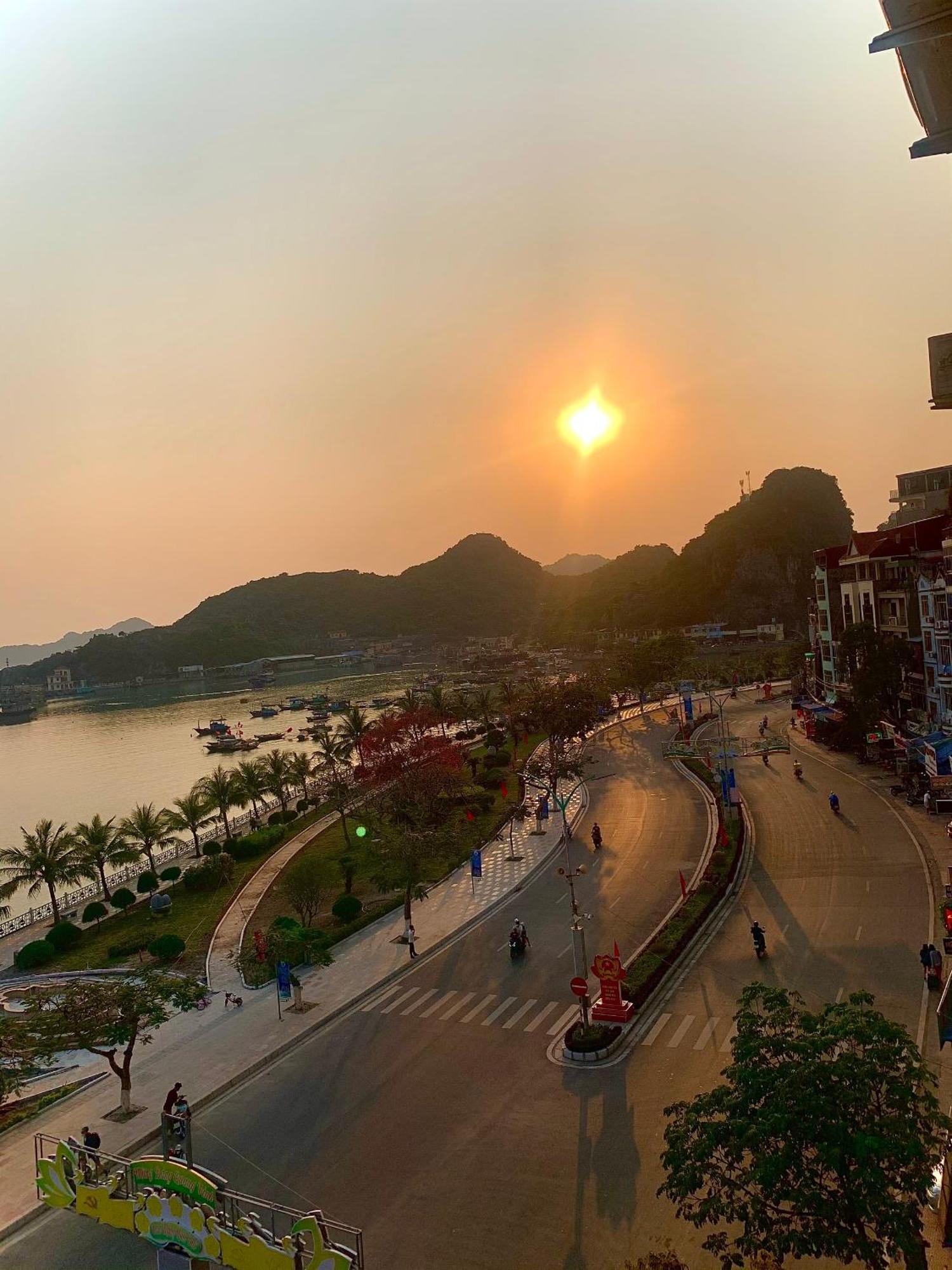 Thu Ha Sea View Hotel Dong Khe Sau Buitenkant foto